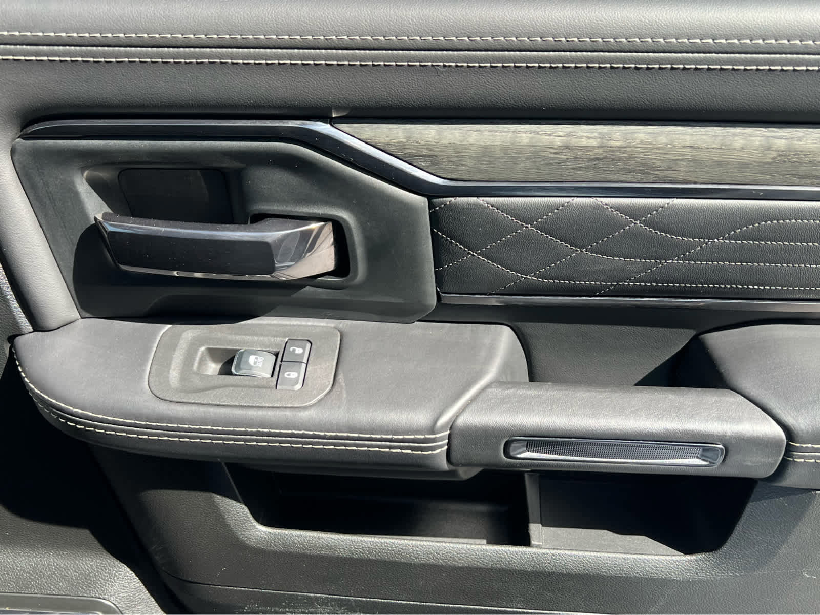 Used 2025 RAM 3500 Limited image 20