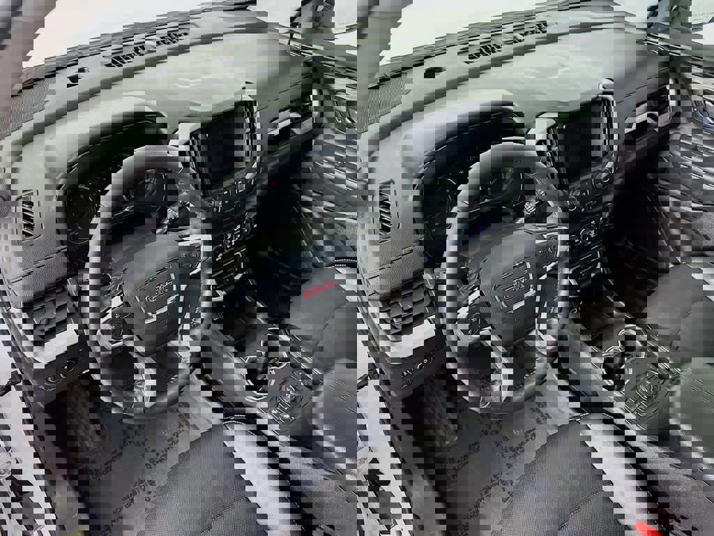 Used 2024 GMC Terrain SLT image 9