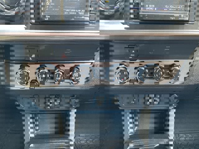 Used 2019 Toyota Tacoma SR5 AWD/4WD image 23