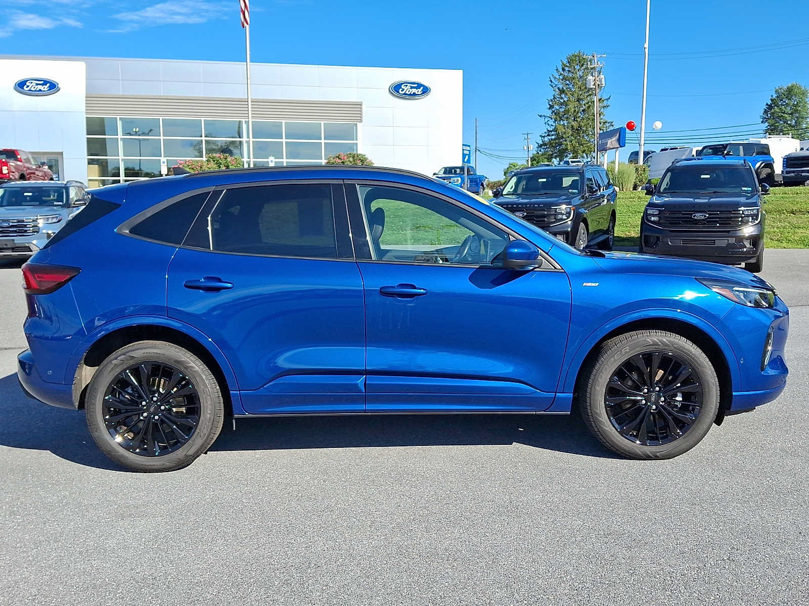 Certified 2023 Ford Escape ST-Line Elite w/ Premium Technology Package AWD/4WD image 7