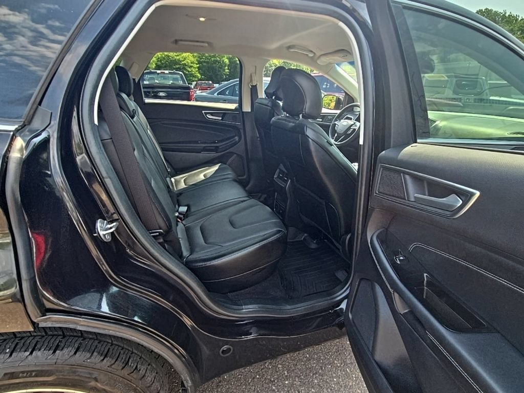 Certified 2019 Ford Edge Titanium w/ Cold Weather Package AWD/4WD image 21