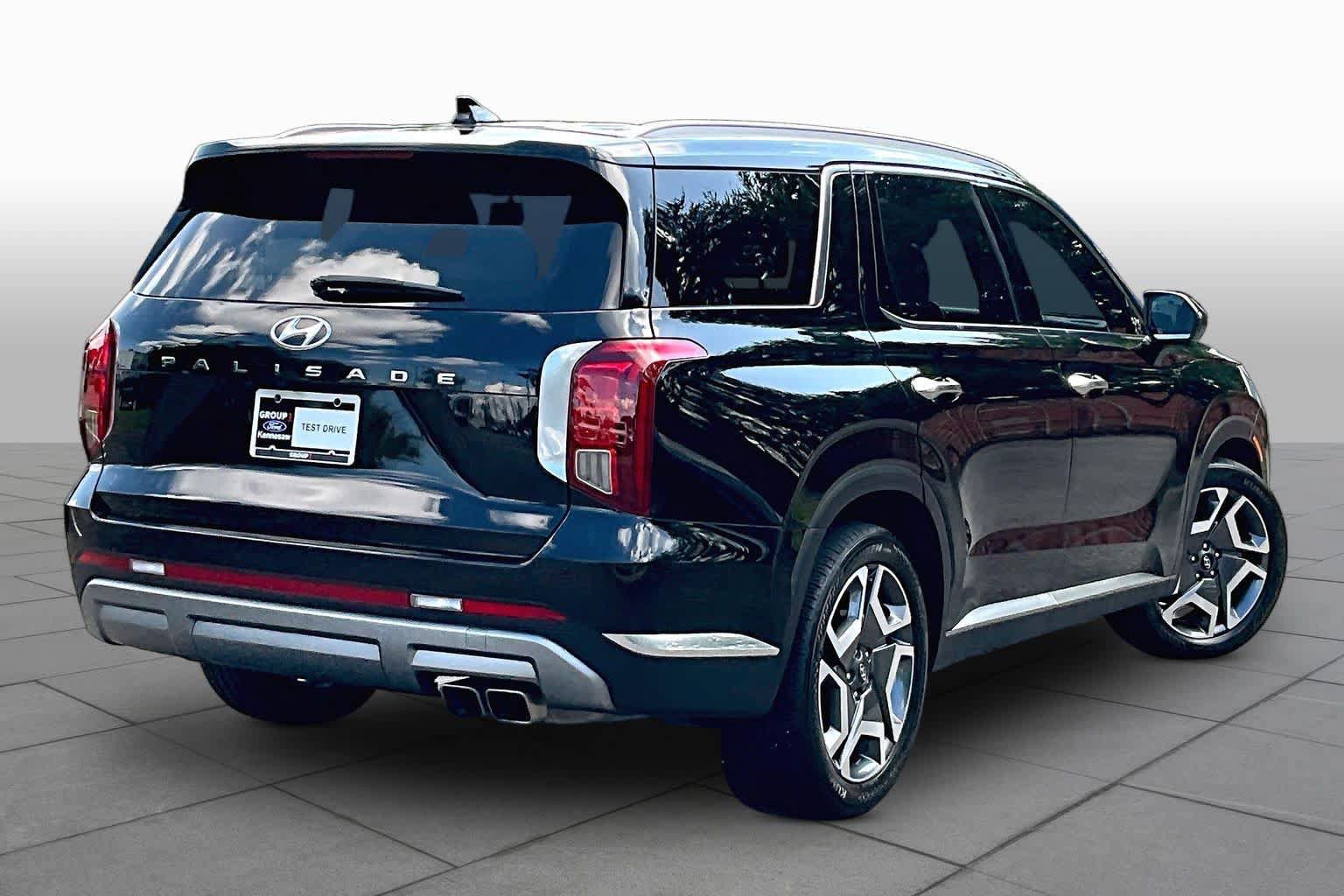 Used 2023 Hyundai Palisade Limited w/ Cargo Package FWD image 12