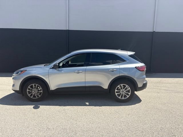 Certified 2022 Ford Escape SE w/ Convenience Package AWD/4WD image 1