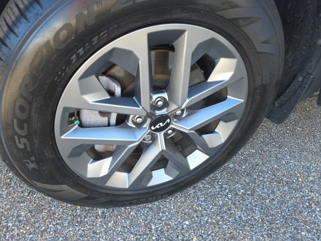 Used 2024 Kia Telluride LX FWD image 22
