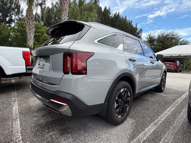 Used 2024 Kia Sorento S w/ Panoramic Sunroof Package FWD image 5