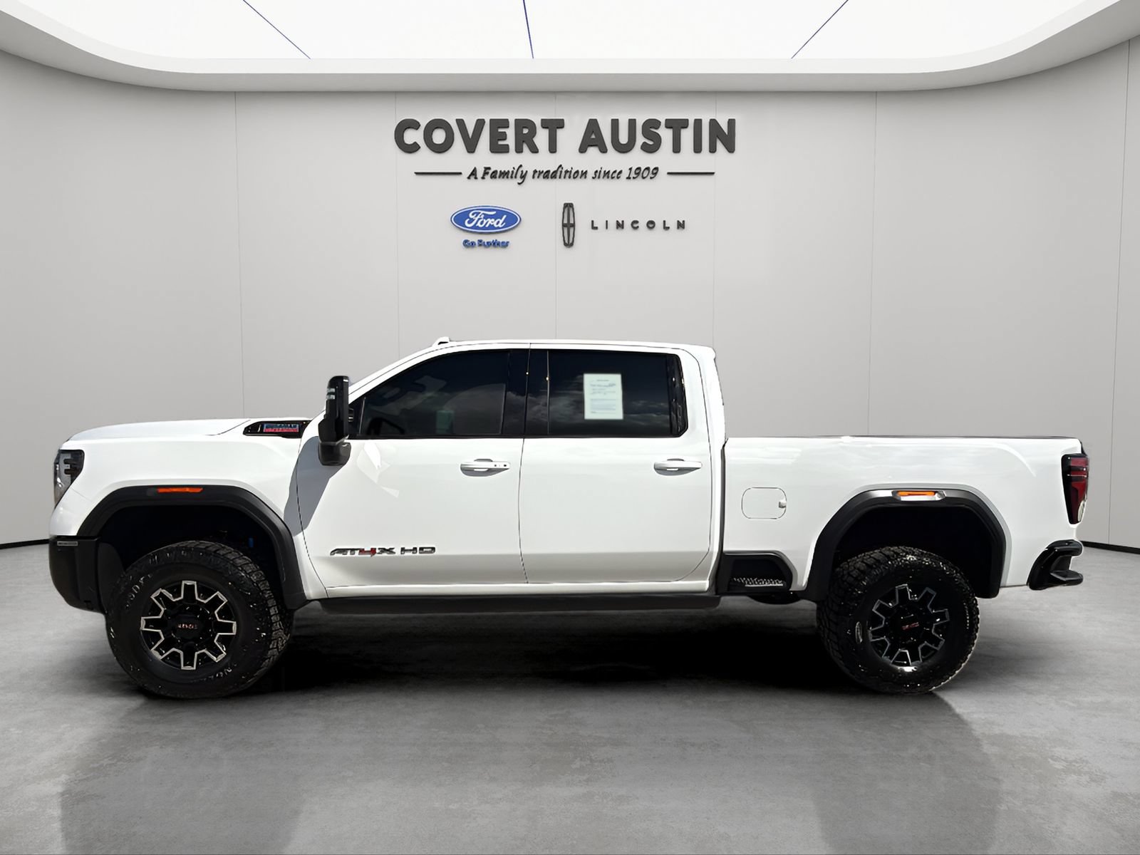 Used 2024 GMC Sierra 2500 AT4X AWD/4WD image 2