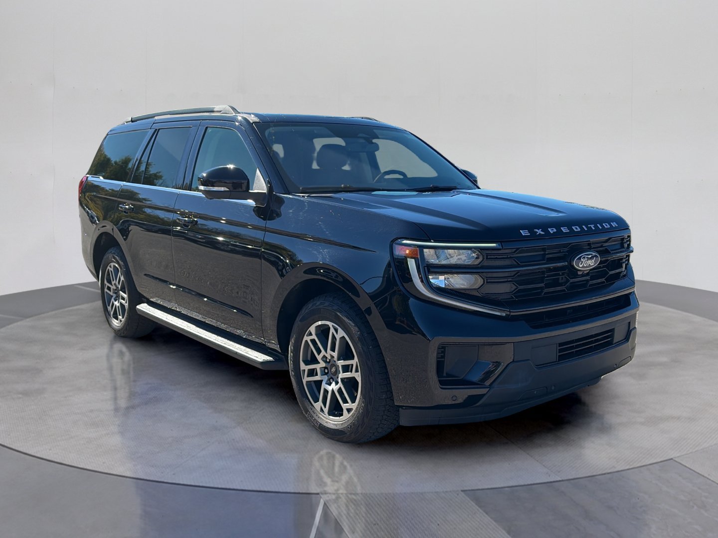 Certified 2025 Ford Expedition Active AWD/4WD image 9
