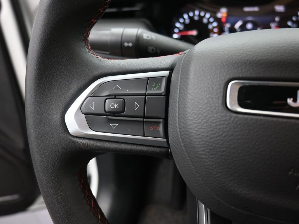 Used 2025 Jeep Compass Trailhawk AWD/4WD image 6