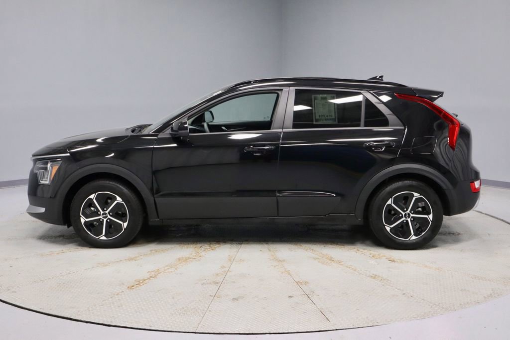 Used 2023 Kia Niro LX FWD image 2