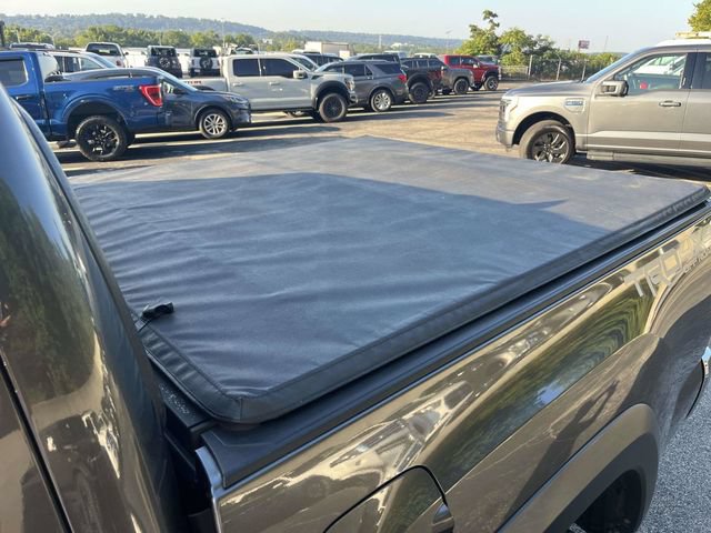 Used 2019 Toyota Tacoma TRD Off-Road AWD/4WD image 12