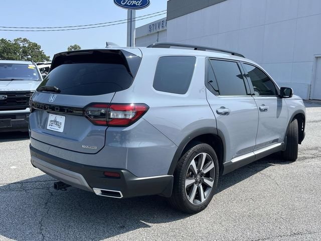 Used 2025 Honda Pilot Touring image 3