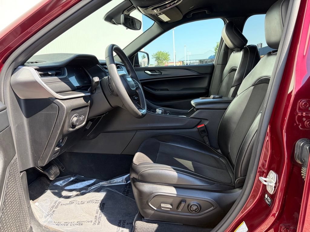 Used 2024 Jeep Grand Cherokee Altitude AWD/4WD image 14