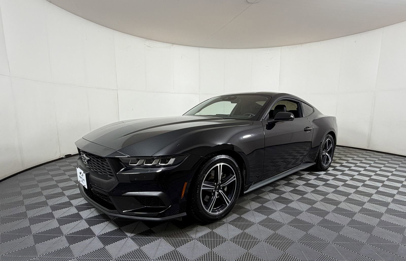 Certified 2024 Ford Mustang Coupe RWD image 2