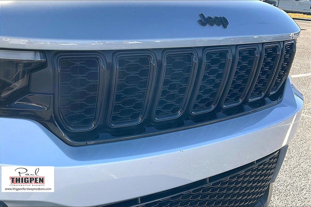 Used 2025 Jeep Grand Cherokee Altitude image 27