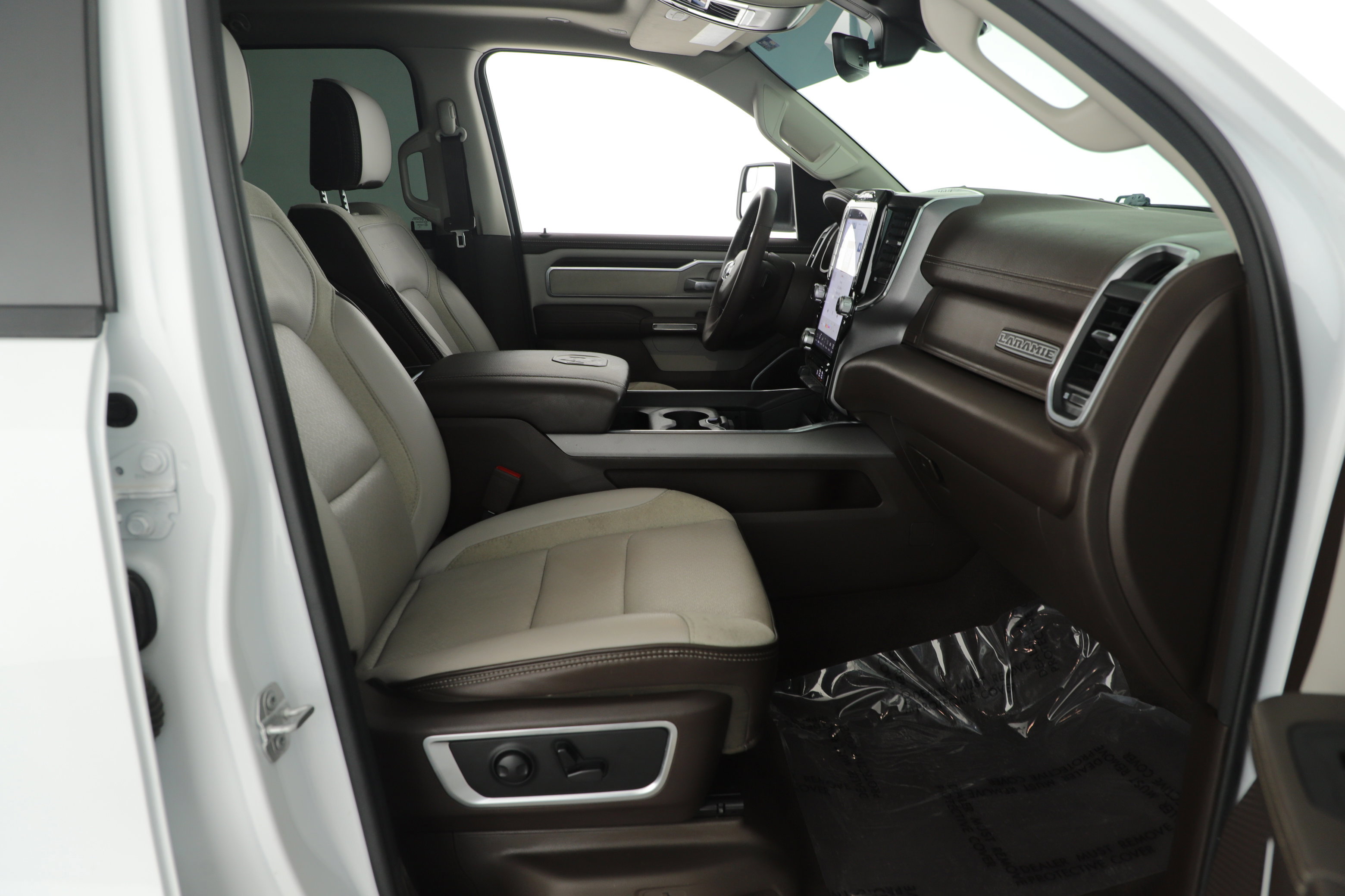 Used 2025 RAM 1500 Laramie w/ Laramie Southwest Edition image 5