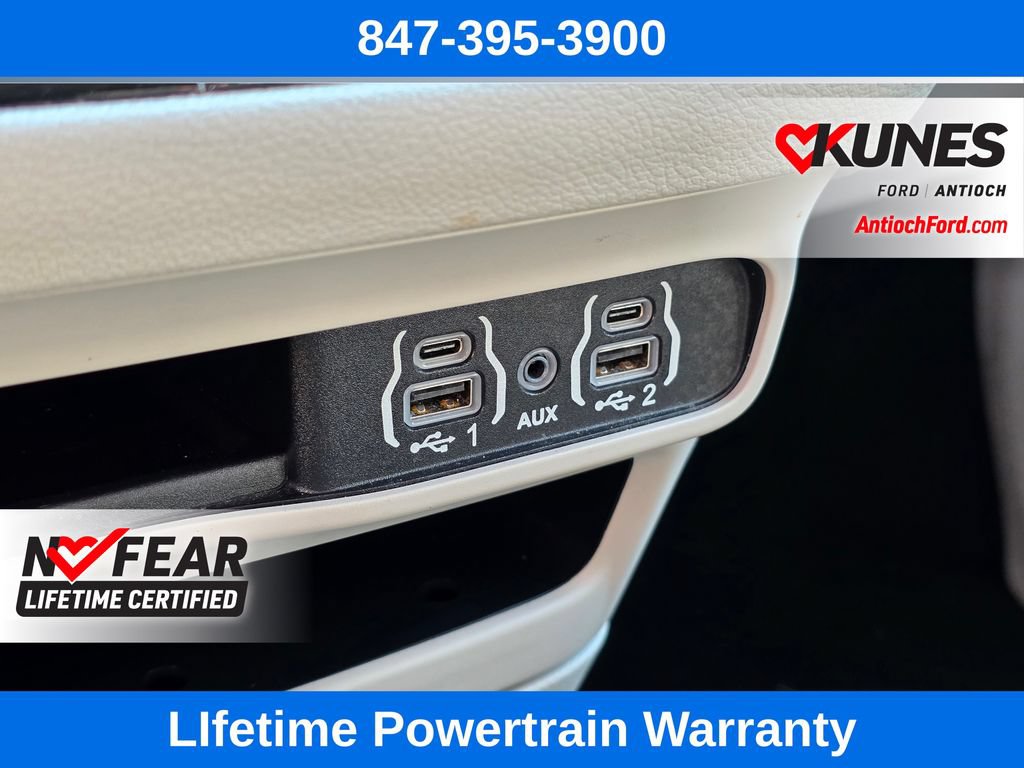 Used 2023 Chrysler Pacifica Touring-L FWD image 33