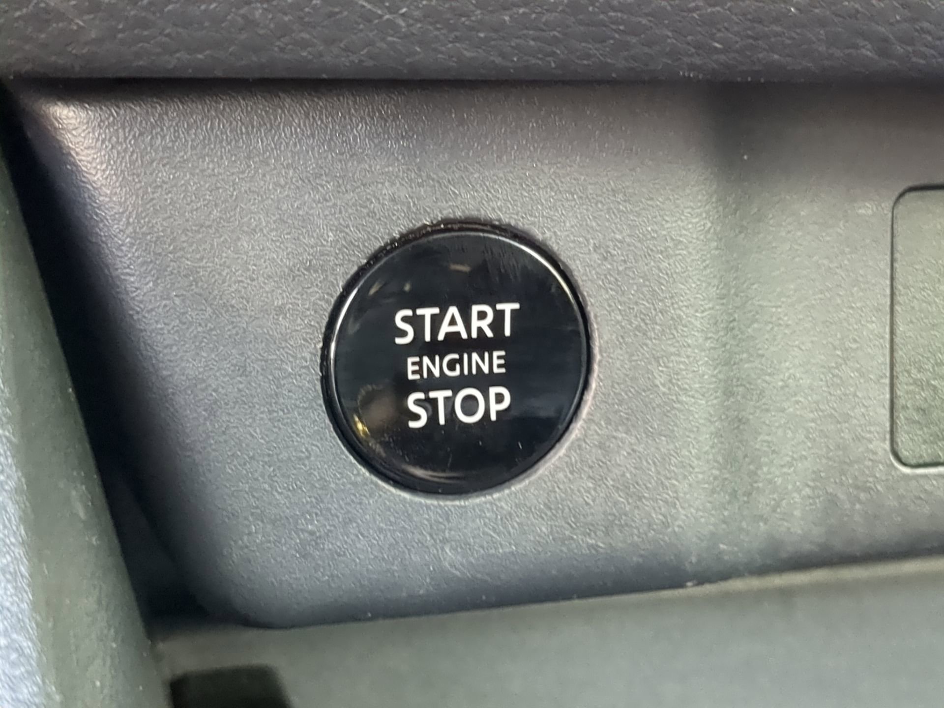 Used 2024 Nissan Rogue S FWD image 64