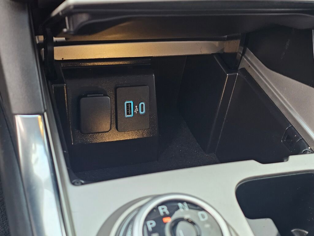 Certified 2022 Ford Explorer XLT w/ Equipment Group 202A image 31