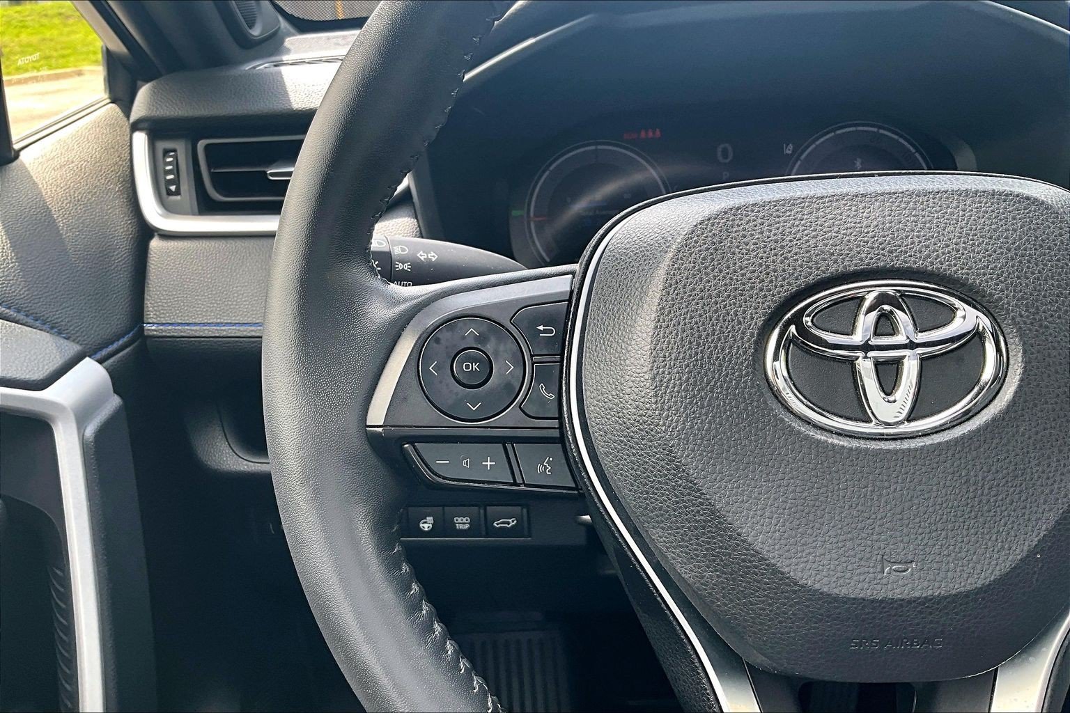 Used 2023 Toyota RAV4 XSE AWD/4WD image 11