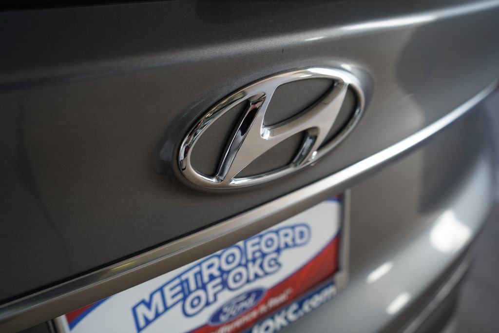 Used 2019 Hyundai Santa Fe SEL FWD image 6