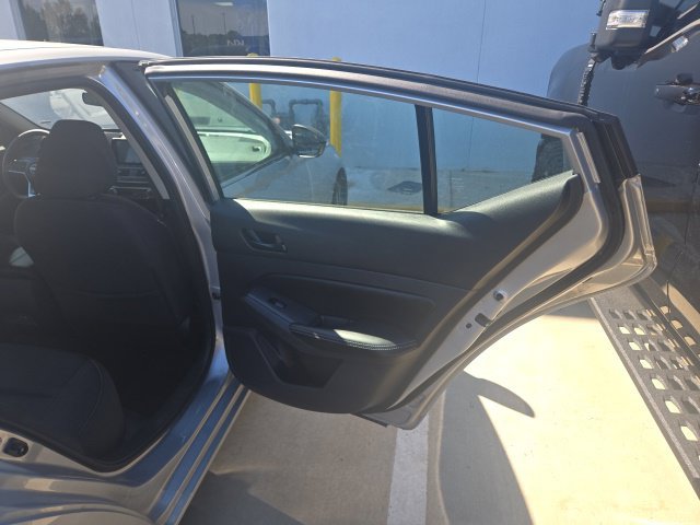 Used 2024 Nissan Altima 2.5 SV FWD image 30