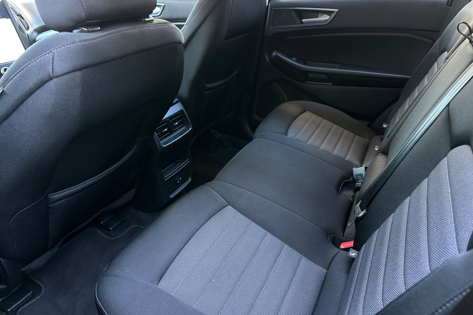 Certified 2022 Ford Edge SE w/ Black Appearance Package image 11