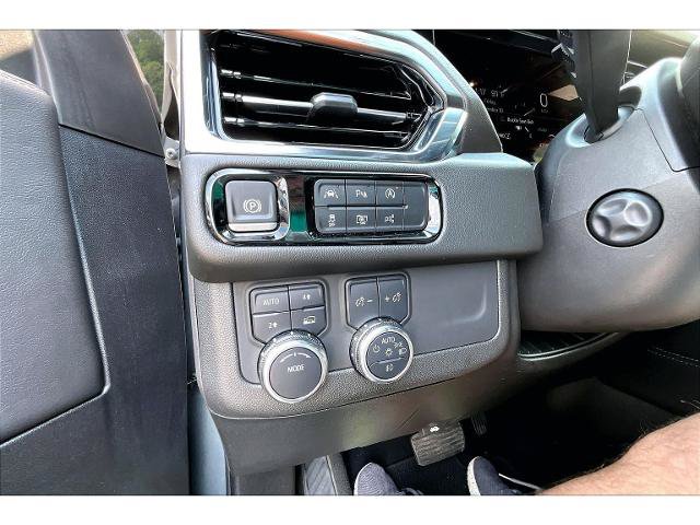Used 2025 GMC Yukon Denali AWD/4WD image 8