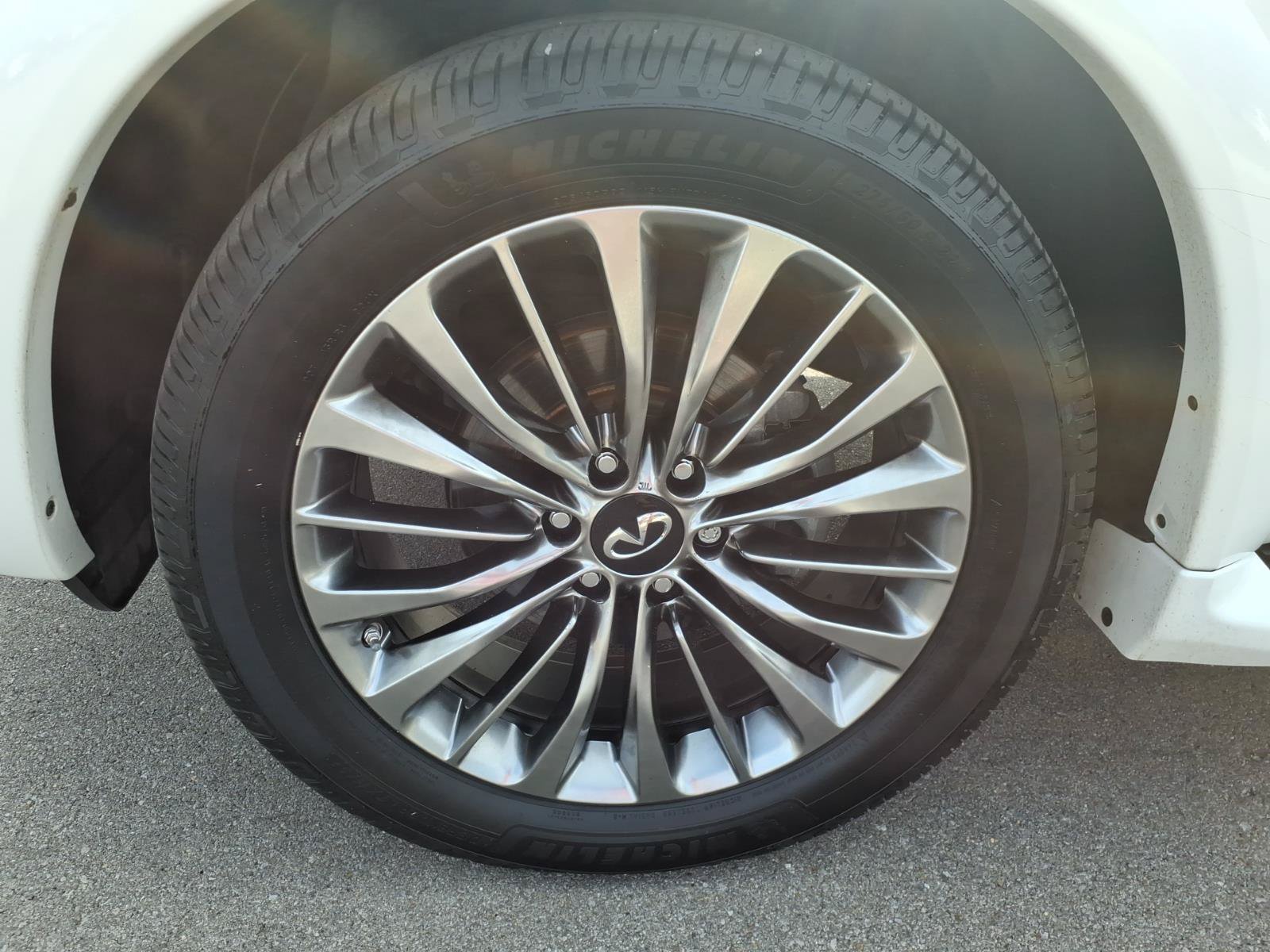 Used 2019 INFINITI QX80 Luxe w/ 22" Wheel Package AWD/4WD image 9