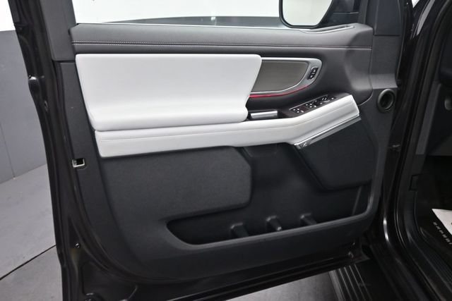 Certified 2025 Ford Expedition Platinum w/ Driver's Package AWD/4WD image 19