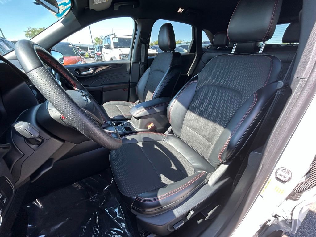 Certified 2025 Ford Escape ST-Line w/ Tech Pack #1 AWD/4WD image 15