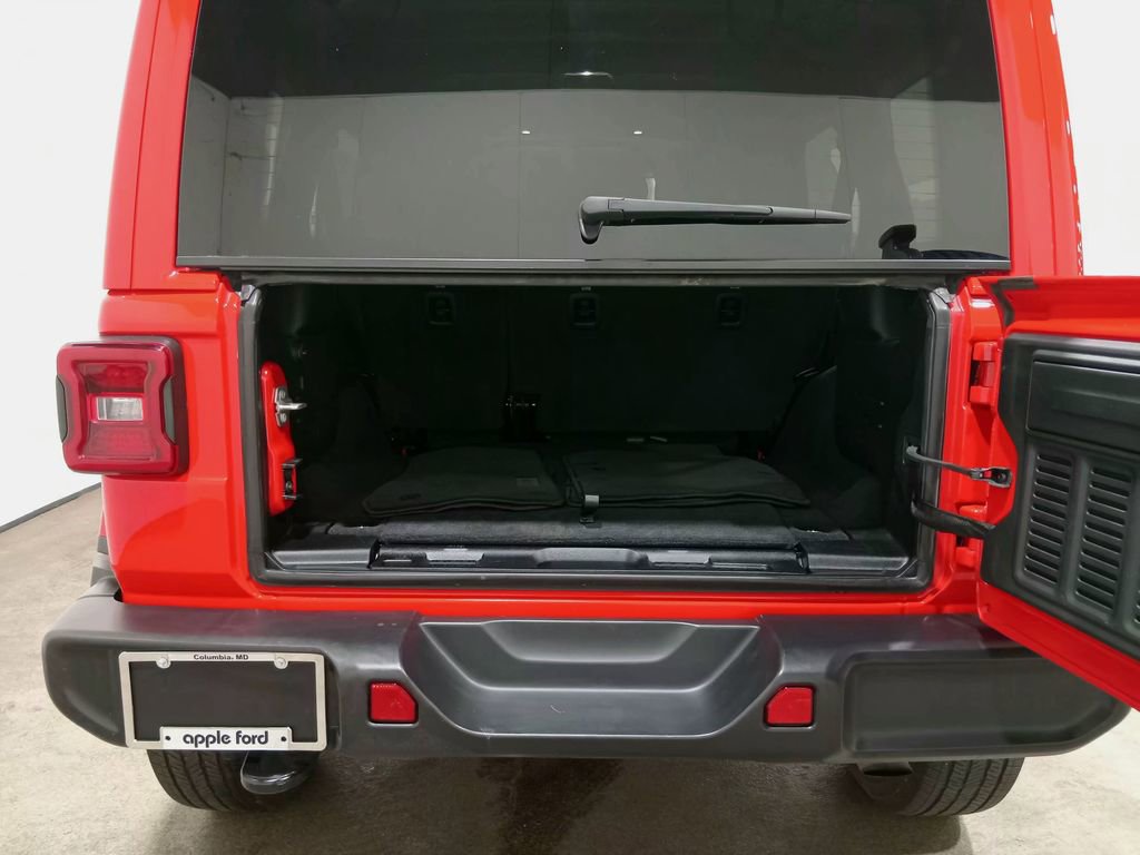 Used 2025 Jeep Wrangler Unlimited Sahara AWD/4WD image 5