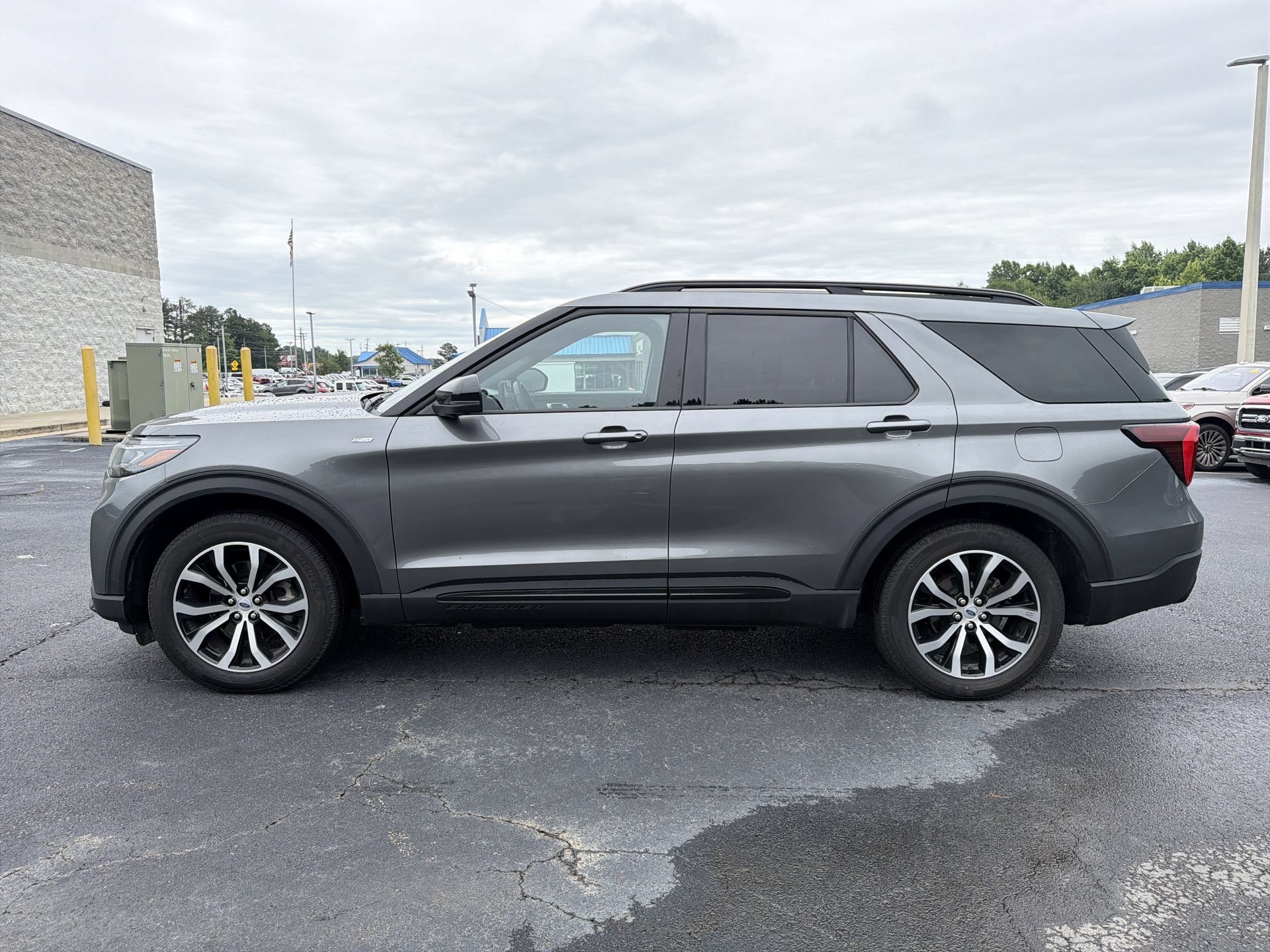 Certified 2025 Ford Explorer ST-Line RWD image 10