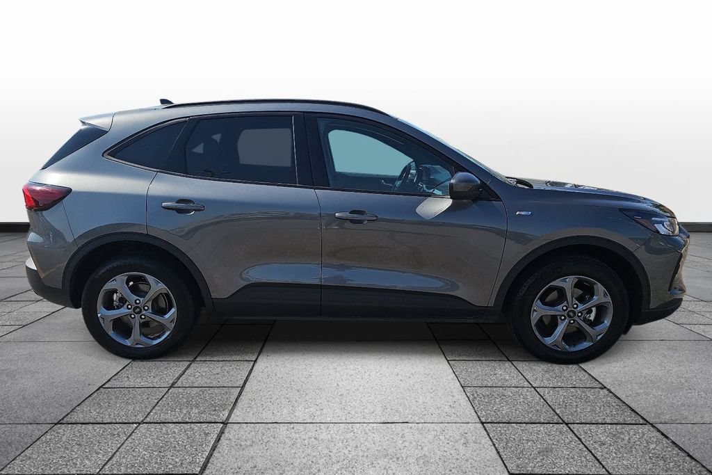 Certified 2025 Ford Escape ST-Line Select AWD/4WD image 4