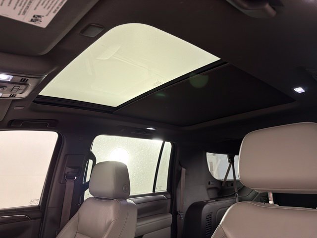 Used 2021 Chevrolet Suburban LT w/ LT Signature Package RWD image 28