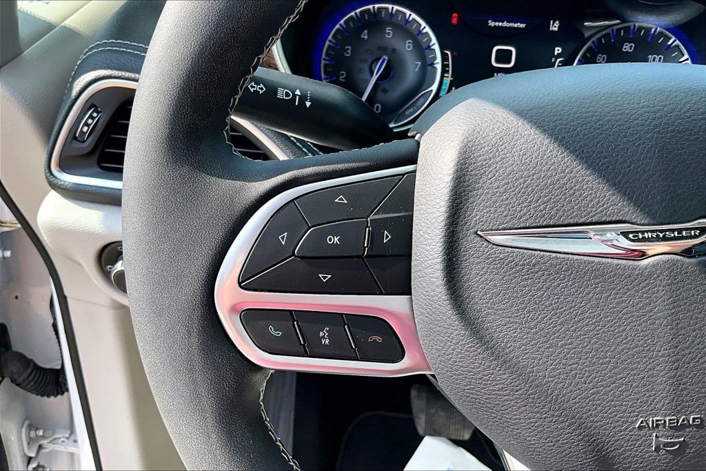Used 2023 Chrysler Pacifica Limited FWD image 18
