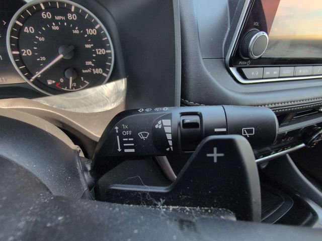 Used 2023 Nissan Rogue SV FWD image 23