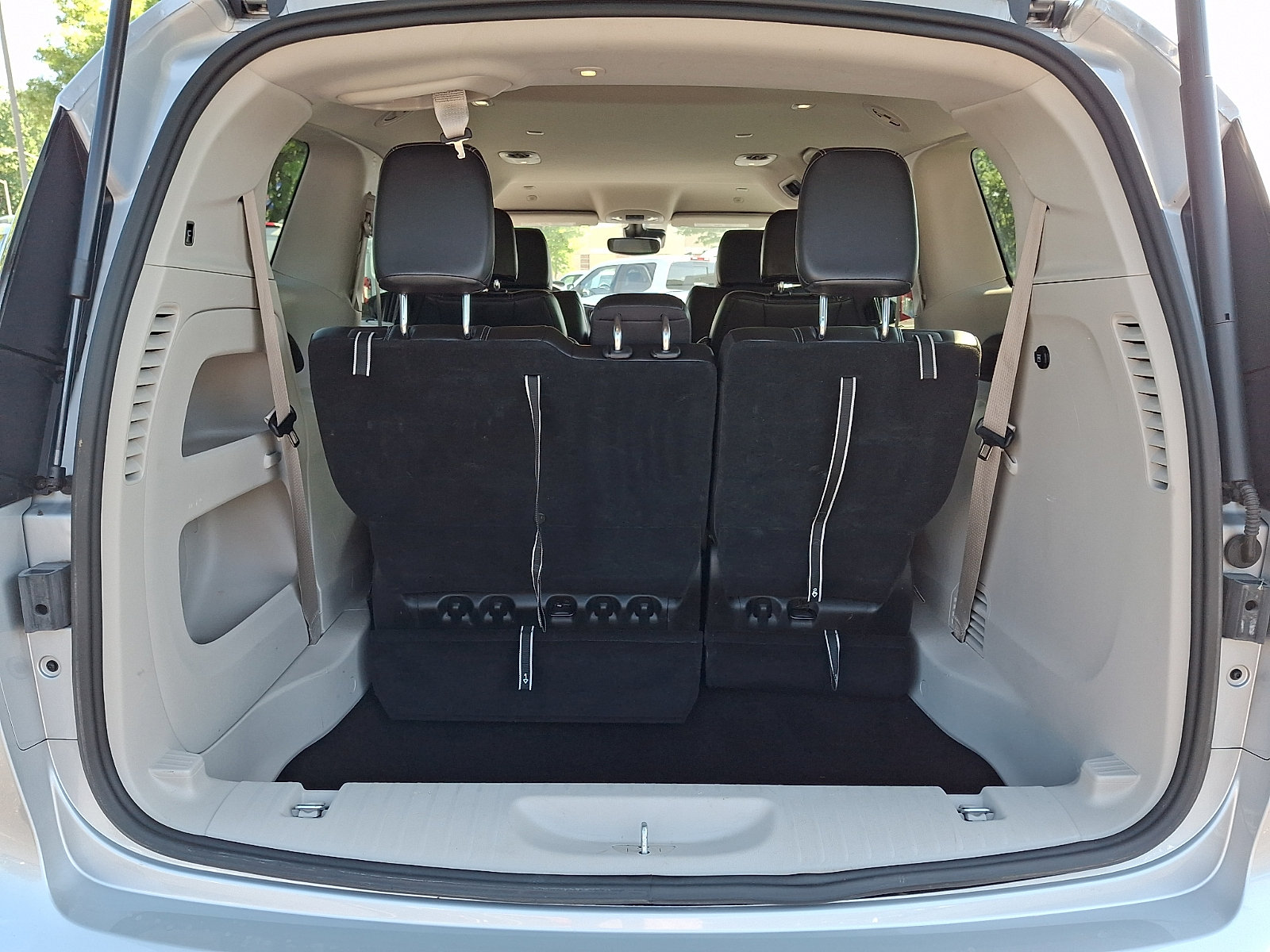 Used 2024 Chrysler Pacifica Touring-L FWD image 32