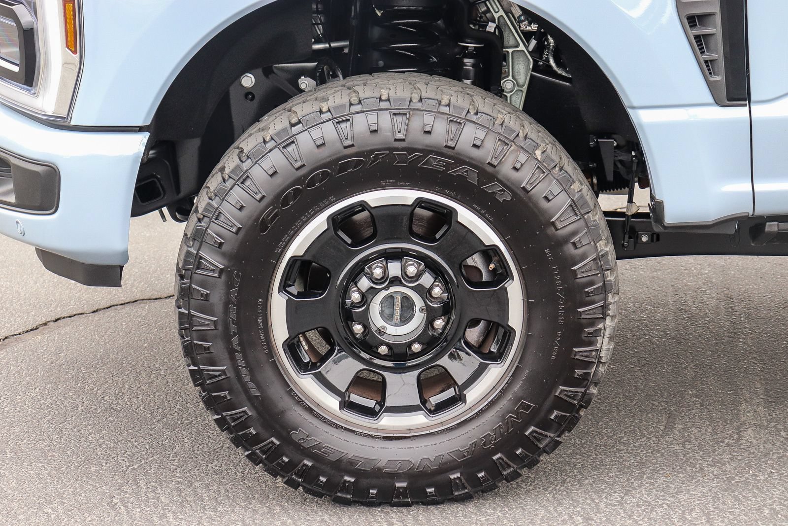 Certified 2025 Ford F250 Platinum w/ Tremor Off-Road Package AWD/4WD image 9
