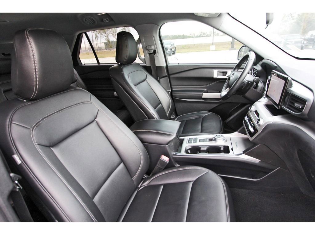 Certified 2020 Ford Explorer XLT w/ Equipment Group 202A image 27
