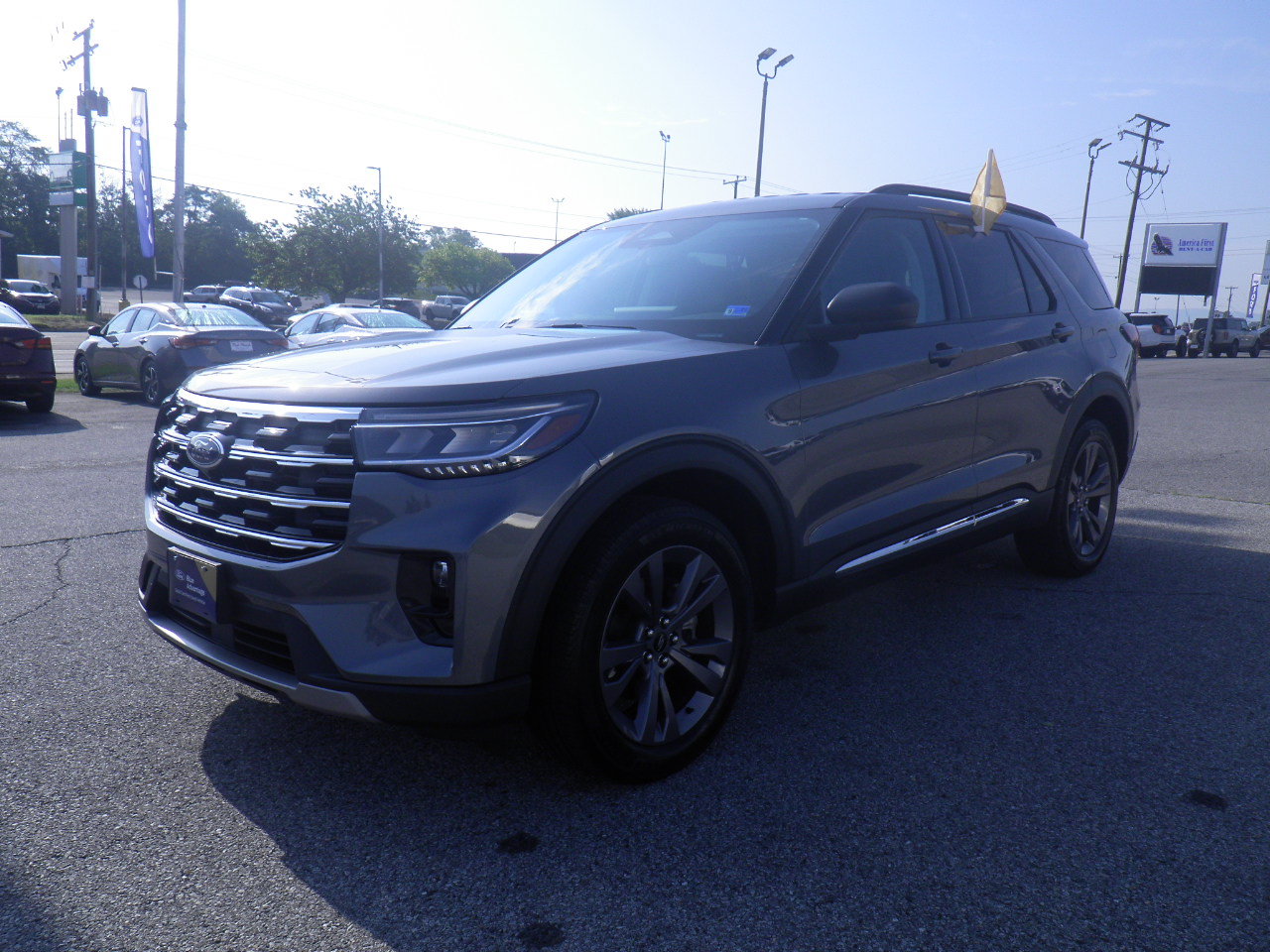 Certified 2025 Ford Explorer Active w/ Active Comfort Package AWD/4WD image 3