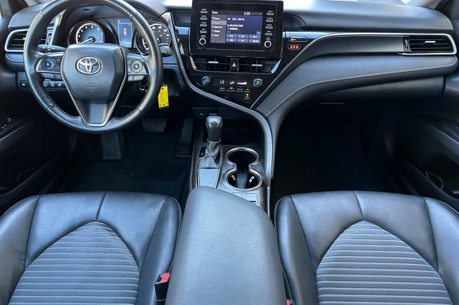 Used 2024 Toyota Camry SE FWD image 3
