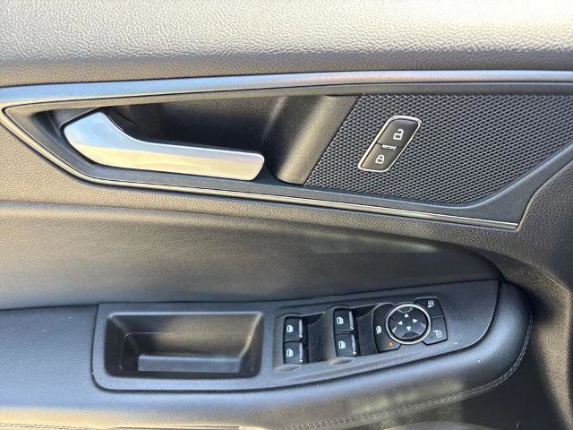 Certified 2024 Ford Edge SE w/ Black Appearance Package image 16