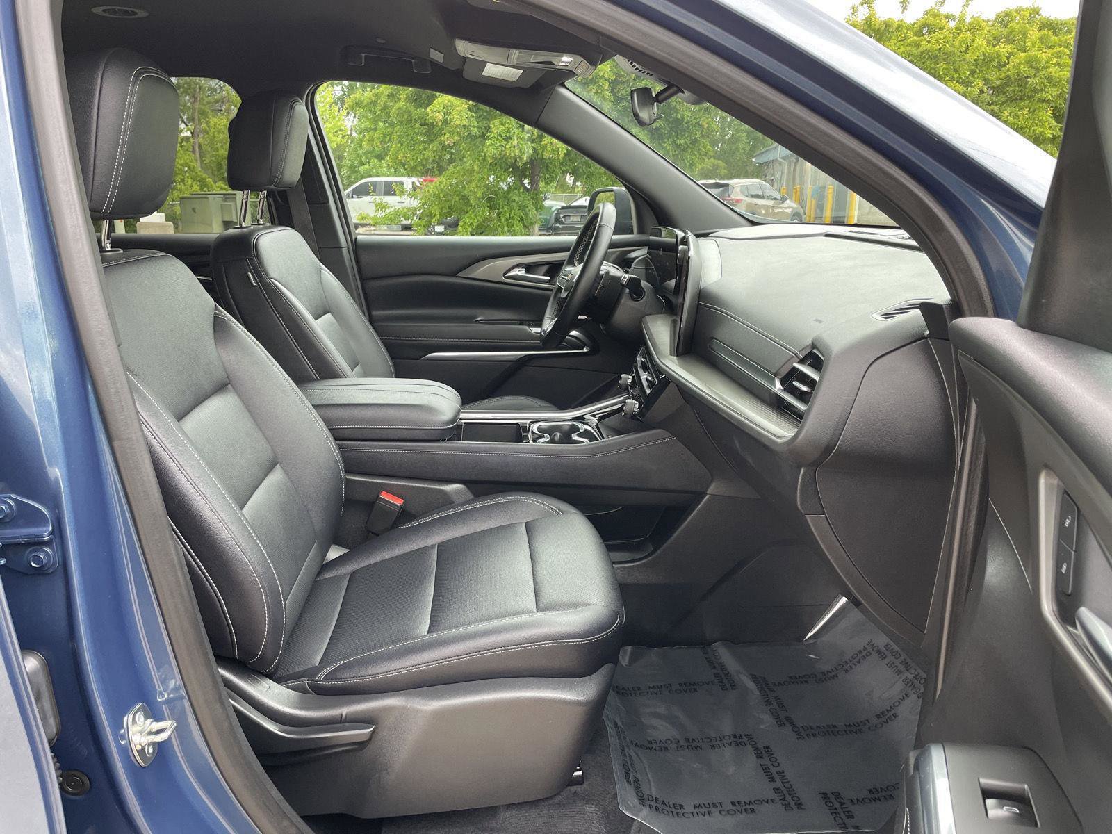 Used 2025 Chevrolet Traverse LT AWD/4WD image 18