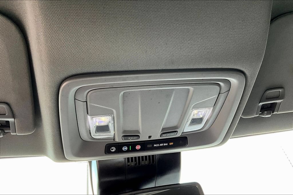Used 2025 GMC Sierra 1500 SLT AWD/4WD image 18