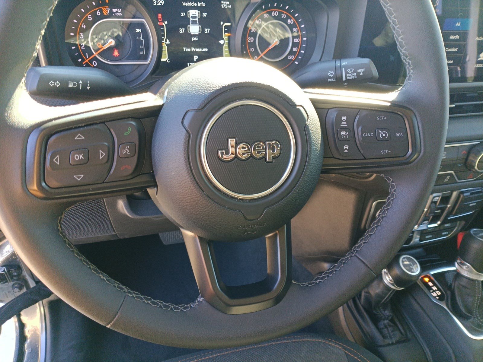 Used 2026 Jeep Gladiator Mojave AWD/4WD image 19