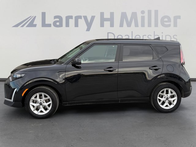 Used 2023 Kia Soul S FWD image 2