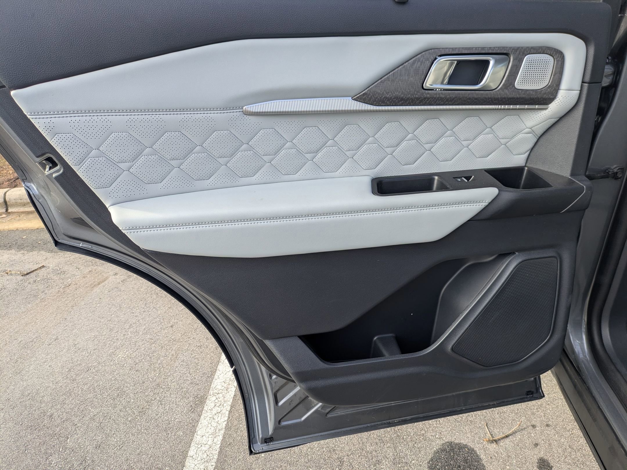 Certified 2025 Ford Explorer Platinum w/ Ultimate Package image 28