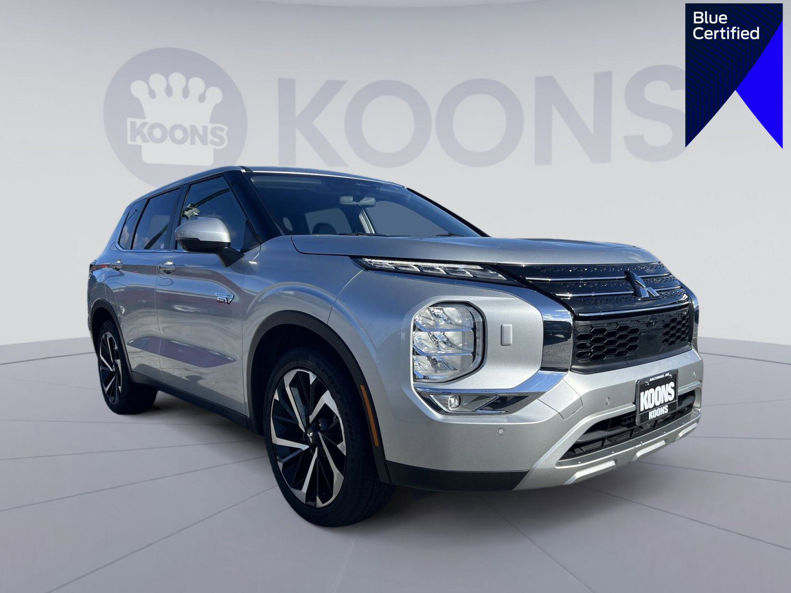 Used 2023 Mitsubishi Outlander SE image 1