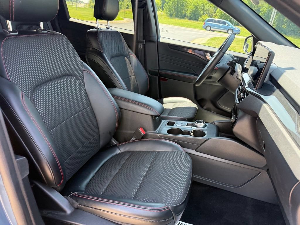Certified 2024 Ford Escape ST-Line Elite AWD/4WD image 12
