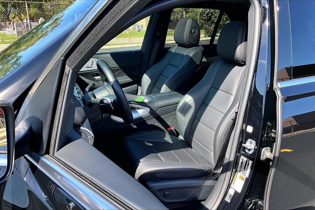 Used 2026 Mercedes-Benz GLE 350 4MATIC w/ Driver Assistance Package image 24